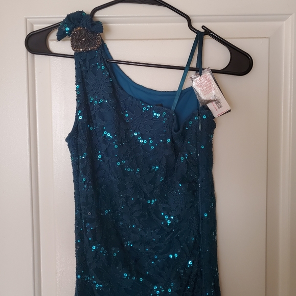 Dress - Picture 2 of 4